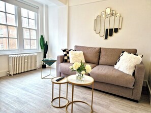 London's  2-Bedroom Flat w/ Left in Marylebone near Hyde Park & Edgware Road