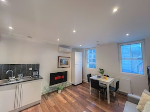 2BDR Flat w/ Aircon in Embankment near Trafalgar Square near Big Ben London Eye