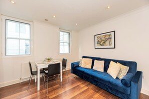 2BDR Flat w/ Aircon in Embankment near Trafalgar Square near Big Ben London Eye