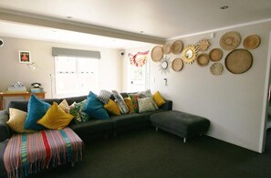 Inside 6