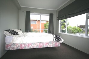 Bedroom 2 Queen