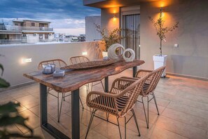 Exterior dinning space