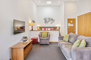 Four Mile Hut | Alpine Property Management (2)