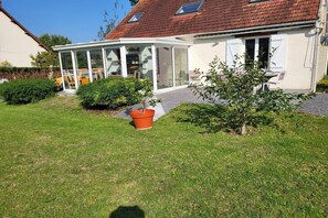 Außenseite Ferienhaus [Sommer]
