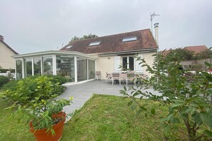 Außenseite Ferienhaus [Sommer]