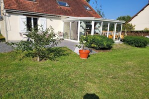 Außenseite Ferienhaus [Sommer]