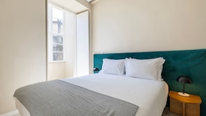 A tranquil bedroom space bathed in sunlight, offering both comfort and modern style.
#comfort #relax #design #portugal #pt #lisbon