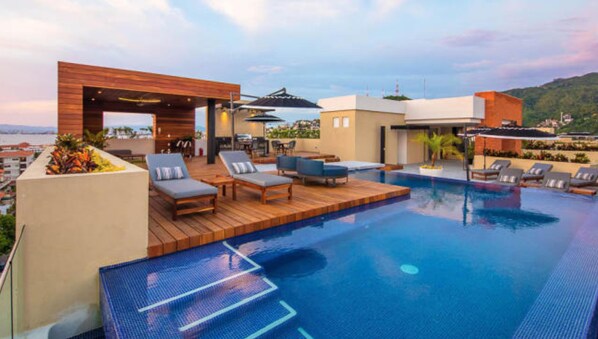 Modern 1-bedroom, 2-bathroom condo in the heart of the Romantic Zone