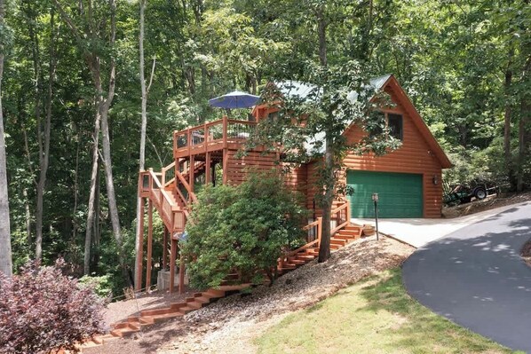 Eagles Nest cabin - top floor of the detached 2 car garage