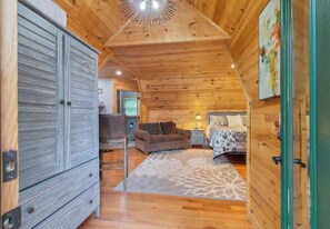 Entrance into Eagles Nest Carriage House and Cabin in Dahlonega, GA