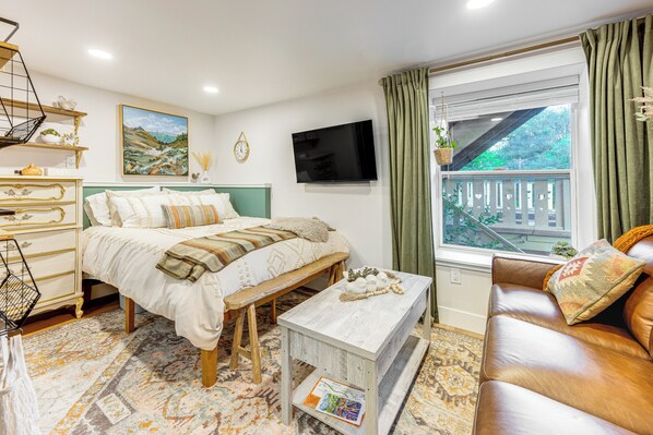Manitou Springs Vacation Rental | Studio | 1BA | Stairs Required | 340 Sq Ft