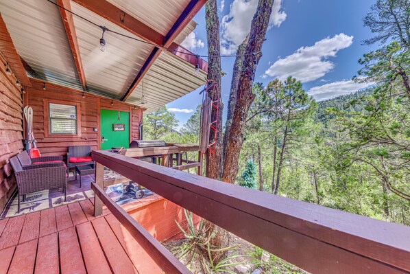 Ruidoso Vacation Rental | 1BR | 1BA | 307 Sq Ft | Steps Required to Enter