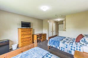 Bed, Bedroom, Furniture, Indoors, Room