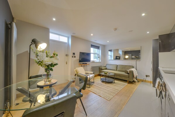 Living Room / Lounge
