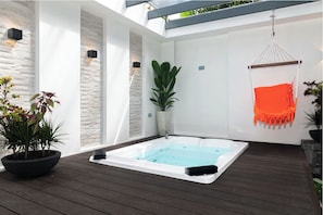 Indoor spa tub