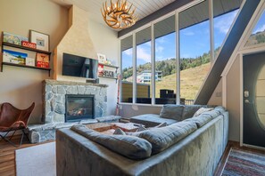 The door top the right leads to the patio + hot tub area.