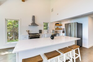 Kitchen | Cooking Basics Supplied | Main Floor