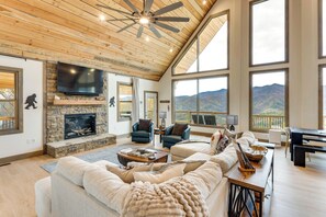 Living Room | Smart TV | Fireplace | Board Games | 1st Floor
