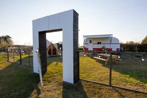 屋外ダイニングエリア
