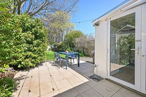 BBQ + Outdoor Entertaining Area