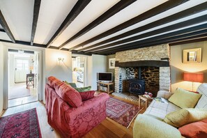 Strand Cottage, Burton Bradstock: Welcome to your holiday home