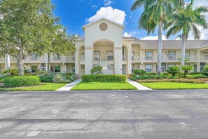 SB813 - Our first floor 2 bed / 2 bath first floor condo is located right on the golf course in the gated golf community of Stoneybrook, Estero