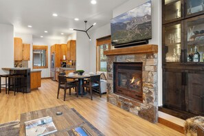 Terraces 1101 - Family room - Vivid Vacation Rentals Telluride