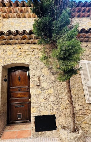Traditional 300 year old house - fully renovated