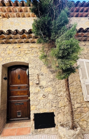 Traditional 300 year old house - fully renovated