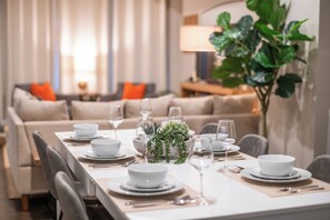 High Capacity Dining for 8