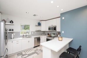 Breakfast Bar / Kitchen