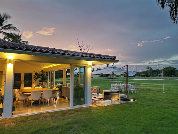 Outdoor dining
