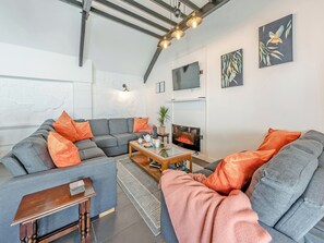 Living area | Kingfisher - Maesydderwen Holiday Cottages, Llandeilo