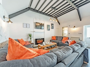Living area | Kingfisher - Maesydderwen Holiday Cottages, Llandeilo
