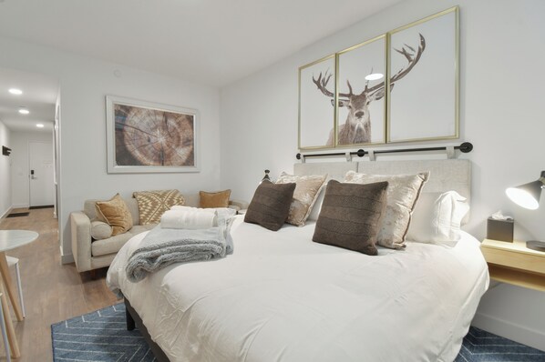Welcome to our luxurious appointed King suite studio Pioche Village?