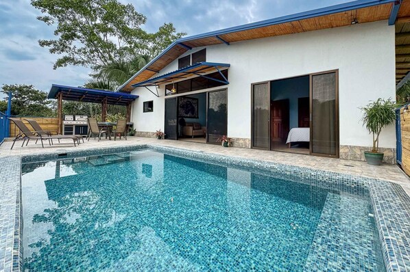 Tropical 3BR Casa Cayena, Private Pool, Wi-Fi & AC (2009)