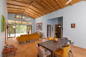 Tropical 3BR Casa Cayena, Private Pool, Wi-Fi & AC (1692)