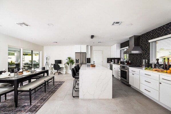 Complete Kitchen, Stainless Steel Appliances, Island, Dining Table