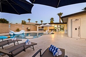 4 Chaise Lounge Chairs + Umbrellas