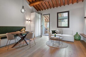 Autumn, Living Room, Spring, Summer