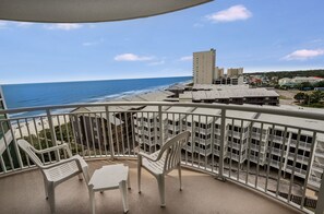 Balcony with Amazing Views of the Ocean