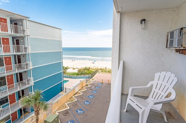 Balcony with Amazing Views of the Ocean