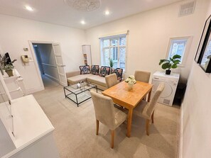 London's 3-bedroom apartment with FREE Wi-Fi & PVT roof terrace in Hammersmith
