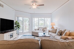 2114 Windsor Place - Living Room View