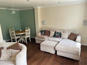 living room / dining table