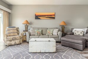 003 Bayou Heron #2B Pet Friendly Living Room