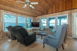 002 Happy Lee Ever After Pet-Friendly Vacation Home