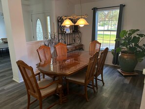 Cozy dining nook 
