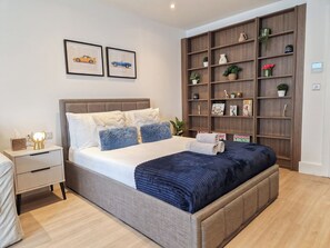 Londons Studio Apartments with FREE High-Speed Wi-Fi steps from Regent's Park
