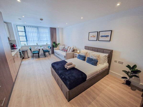 Londons Studio Apartments with FREE High-Speed Wi-Fi steps from Regent's Park

